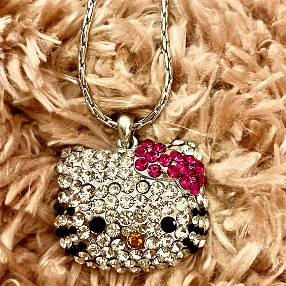 Bling hello Kitty necklace, bow is color red/magenta . Super cute! - Picture 3 of 5